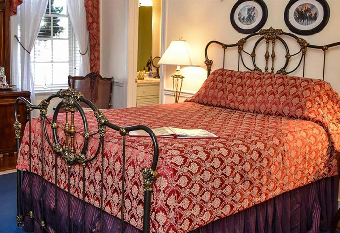 A queen bed in a room at the Richard Johnston Inn